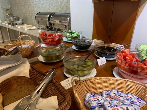 NB Hotel with Free Parking - image 9