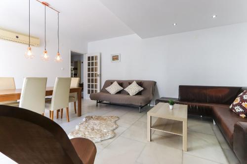 Almirante Terrace by Homing - main image