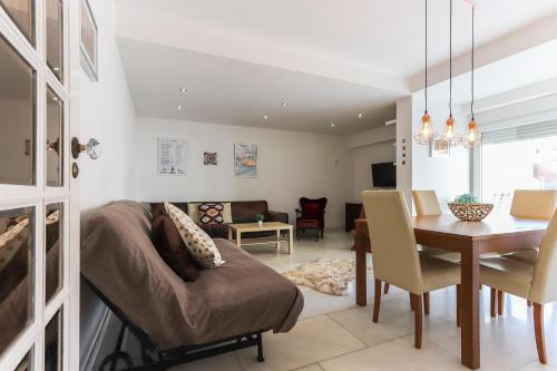 Almirante Terrace by Homing - image 3