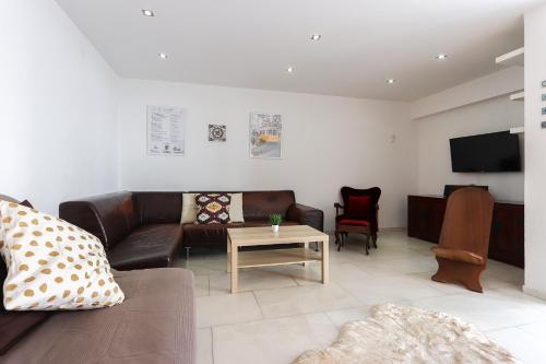 Almirante Terrace by Homing - image 7