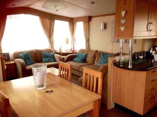 3 bedroom 2 bathroom prestige caravan PRESTHAVEN SANDS