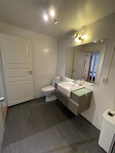 Daltind - Modern apartment with free parking, Нарвик (фото 10)