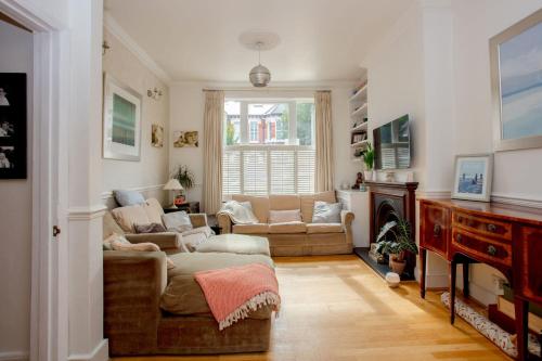 Bright and Spacious 5 Bedroom Family Home Near Wimbledon gîte à louer Earlsfield