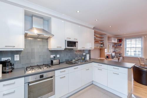 Beautiful 1 Bedroom Apartment in Victoria - image 2
