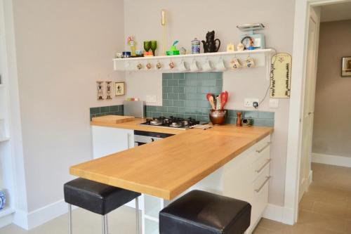 Amazing Morningside Two Bedroom Flat