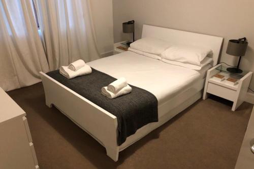 Modern and stylish apartment by Grand Canal - main image