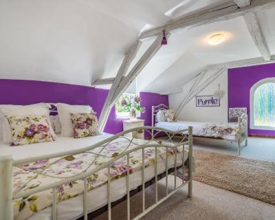 1 double bed, 2 twin beds