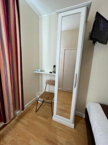 Kings Cross Hotel - image 3