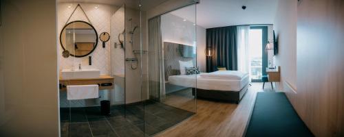 LOOM Hotel & Skybar 3.6km von Ursenwang entfernt