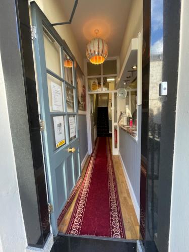 Kings Cross Hotel - image 2
