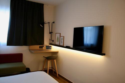 Kyriad Prestige Montpellier Ouest - Croix D'argent - A709 - image 13