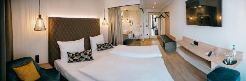 LOOM Hotel & Skybar Room Type - Standard Double Room