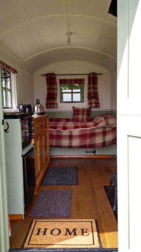 Shepherd's Lodge - Shepherd's Hut with Devon Views for up to Two People and One Dog