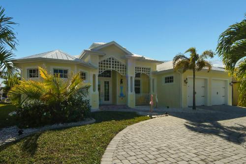 Gulf access, waterfront paradise, Tiki hat to enjoy the sunset - Villa Jacky