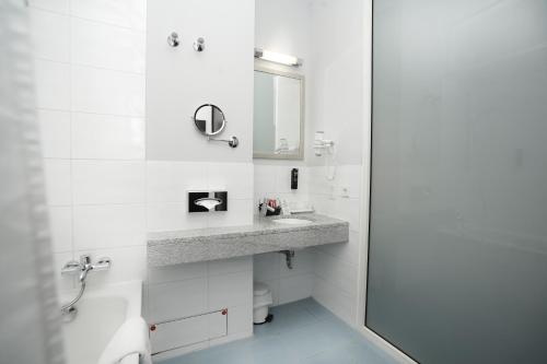 The Atrium Hotel - image 13