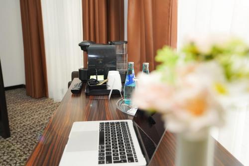 The Atrium Hotel - image 9