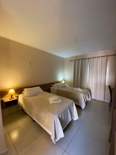 2 twin beds