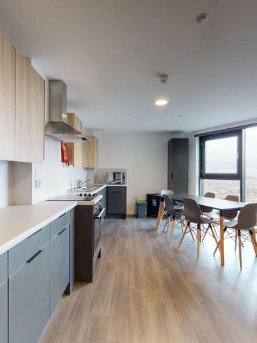 Student only - Triple ensuite apartment in the heart of Coventry