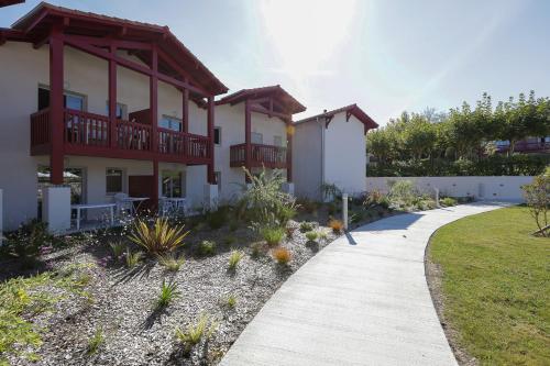 Résidence Néméa Le Domaine d'Uhaina - 정원