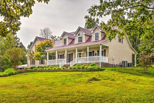 Mammoth Cave Rental on 50 Acres Shared Amenities