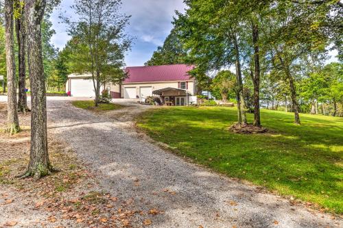 Mammoth Cave Rental on 50 Acres Shared Amenities