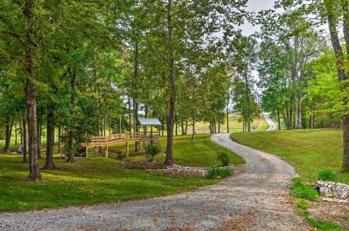 Mammoth Cave Rental on 50 Acres Shared Amenities