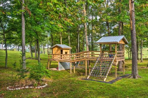 Mammoth Cave Rental on 50 Acres Shared Amenities