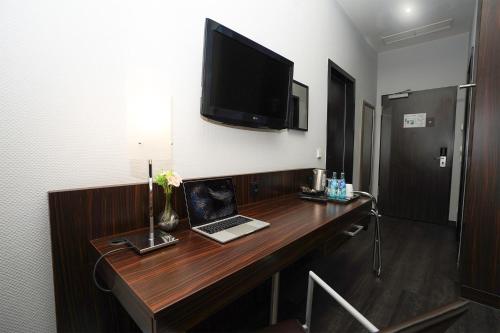 The Atrium Hotel - image 10