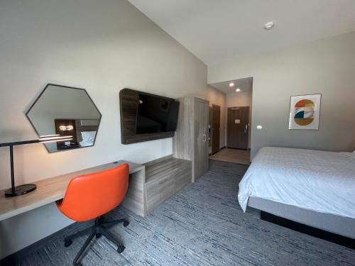 Holiday Inn Express & Suites - Ft. Smith - Airport, an IHG Hotel