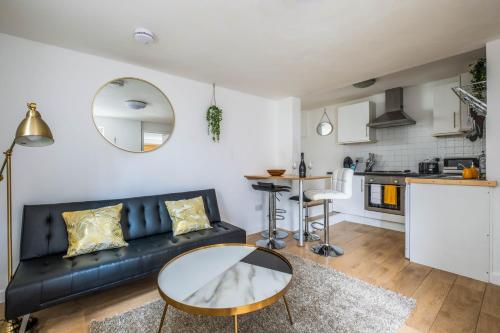 Cosy flat in Free Parking Area, Next to Bus Stop