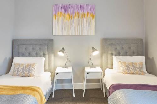 Eskdale House 3 or 4 bed setup and sofa Workstays UK