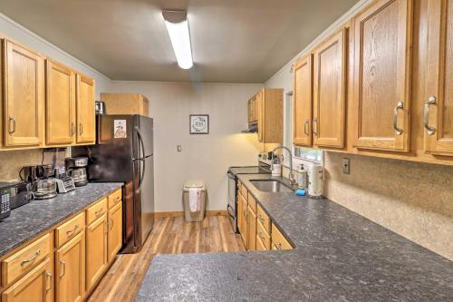 Poconos Home with Hot Tub Walk to Lake Harmony - image 8