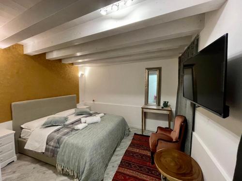 Double Room with Private Bathroom image 3