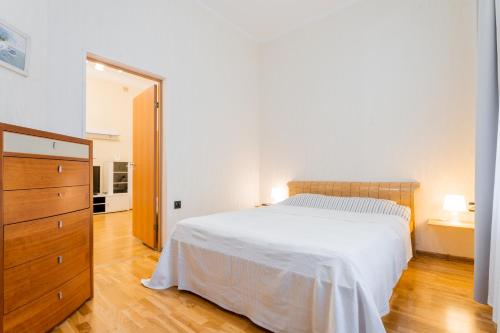 Apartment Syezzhinskaya 19 - image 3