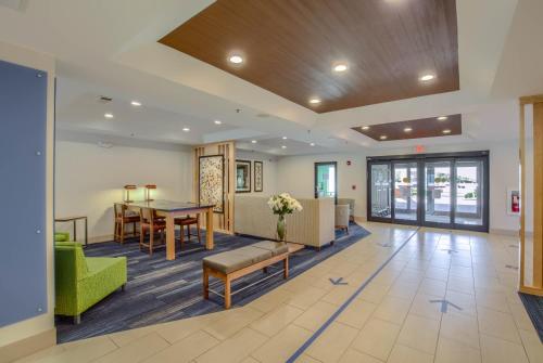 Pohled zvenku, Holiday Inn Express Hotel & Suites Gulf Shores in Gulf Shores (AL)