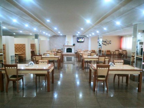 Restaurant, Gostinochyi Kompleks Hillary in Temirtau
