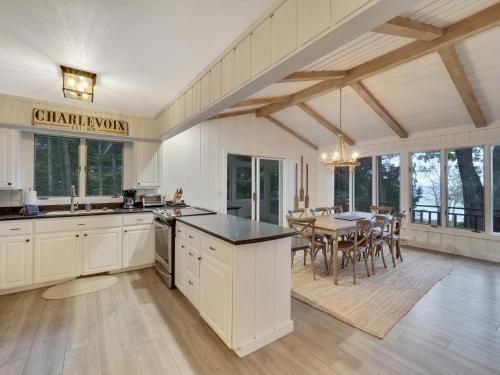 Lake Michigan Retreat in Charlevoix, USA
