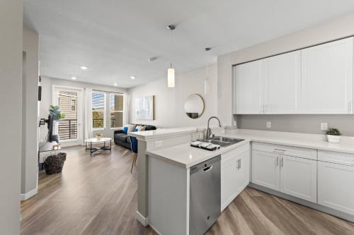 Luxury Apartment Home at the Marina, Sparks