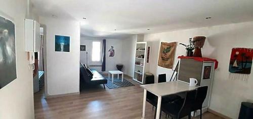 Cosy et Lumineux T2 idéalement situé gîte à louer Marseille