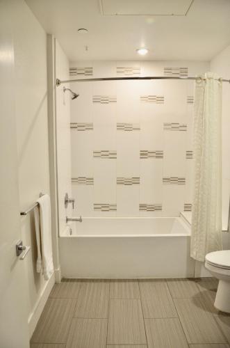 Westlake Los Angeles 30 Day Rentals - image 7
