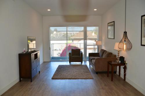 Westlake Los Angeles 30 Day Rentals - image 13