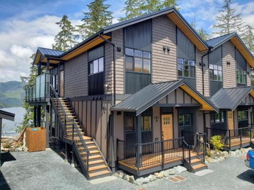 Port Renfrew Oceanfront Retreat