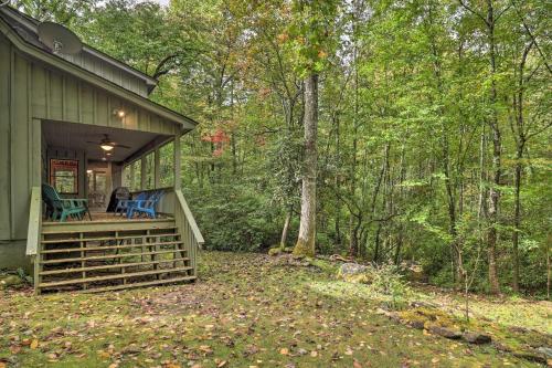 Creekside Mtn Retreat by Waterfalls and Hiking!