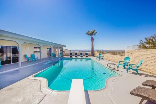 Palm Paradise Water Views Heated Pool & Spa!