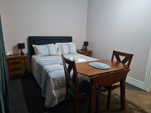 Beautiful Renovated Room with Private En-suite in the Heart of Hastings. - Accommodation - Hastings
