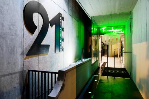 Twentyone Hotel - image 10