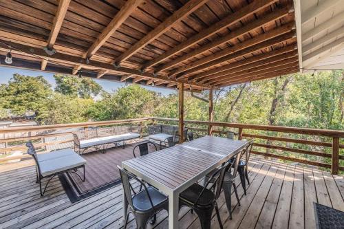 NEW! OWNERS SUITE 4bd/2ba in Tobin Hill Historic Craftsman in San Antonio, USA