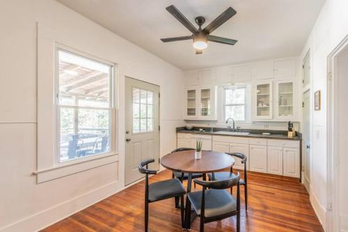 NEW! OWNERS SUITE 4bd/2ba in Tobin Hill Historic Craftsman in San Antonio, USA