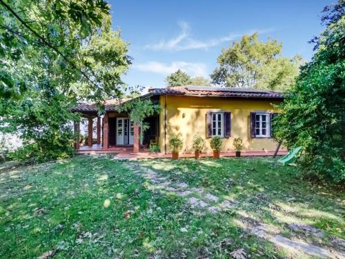 Spacious villa in Serravalle Pistoiese with a swimming pool gîte à louer Cecina