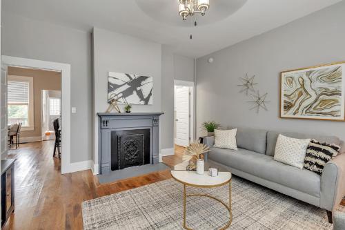 Recently Renovated Home in the Heart of Bellevue! home in Bellevue, Vereinigte Staaten von Amerika
